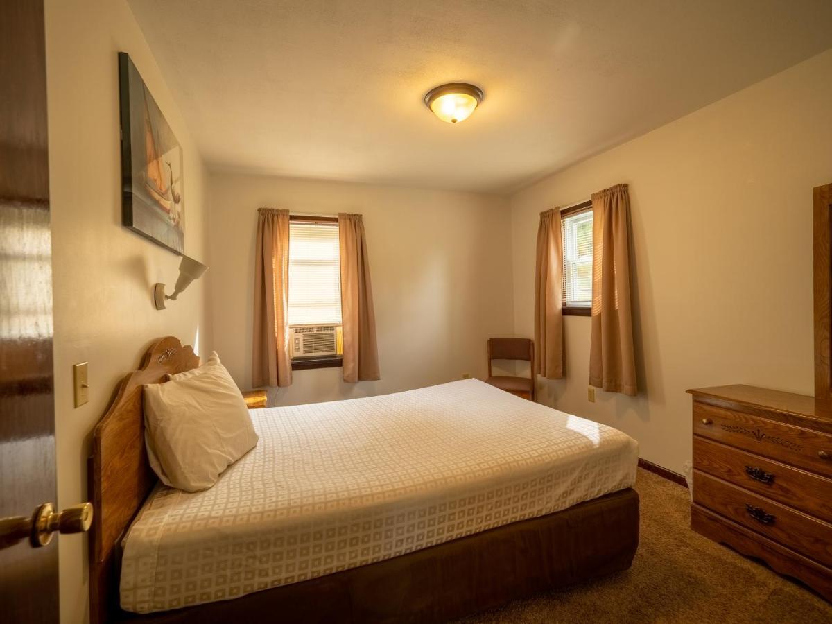 Lake 'N Pines Motel Cooperstown Dış mekan fotoğraf